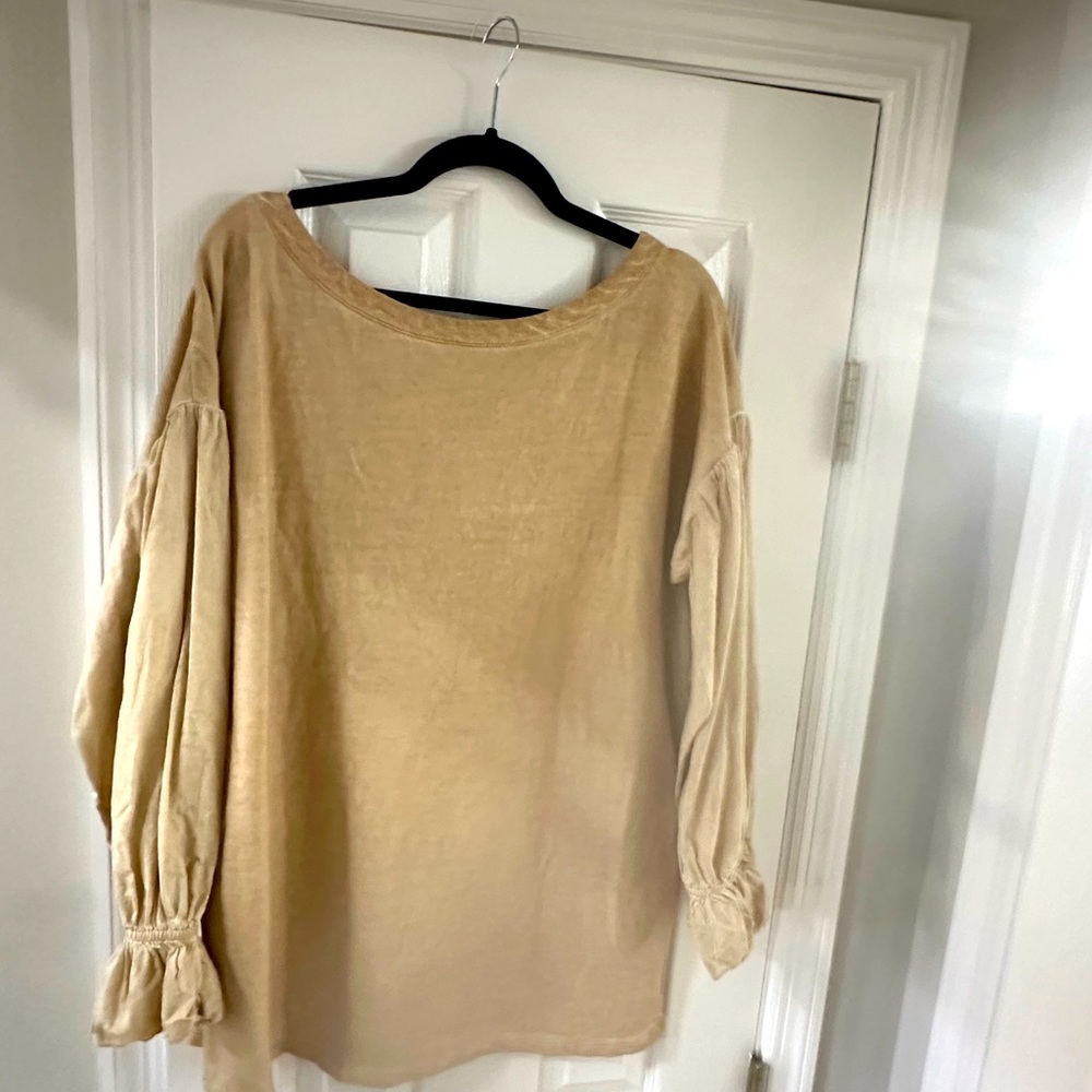Anthropologie top. Excellent condition. Great color.